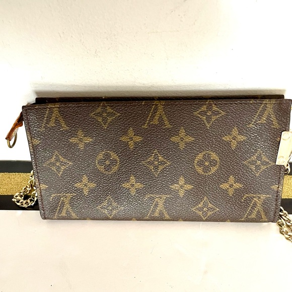 Authentic Louis Vuitton monogram wristlet pouch/ crossbody bag . - Picture 4 of 16